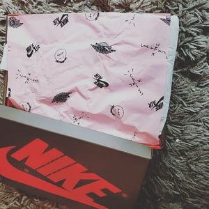 Meet your Posher, Sneakers